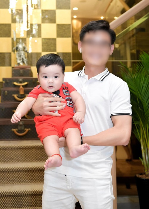 Con trai Đàm Vĩnh Hưng vừa lộ diện đã được yêu thích bởi vẻ ngoài vô cùng đáng yêu. Ảnh: FB N.H.N
