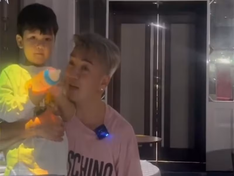 Mr Đàm hứa hẹn sẽ chia sẻ dần các clip và hình ảnh con trai ngày còn nhỏ. Ảnh: Gia đình xã hội