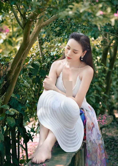 Nét quyến rũ của nữ diễn viên sinh năm 1991 khiến người đối diện khó rời mắt. Ảnh: FBNV