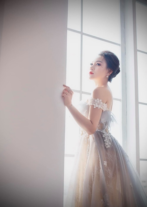 Trên trang cá nhân, nữ diễn viên xinh đẹp cập nhật trạng thái "đang độc thân". Ảnh: FBNV