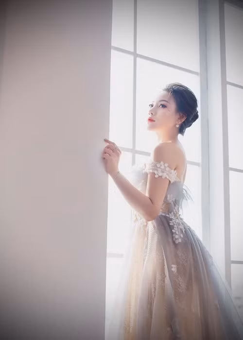 Trên trang cá nhân, nữ diễn viên xinh đẹp cập nhật trạng thái "đang độc thân". Ảnh: FBNV