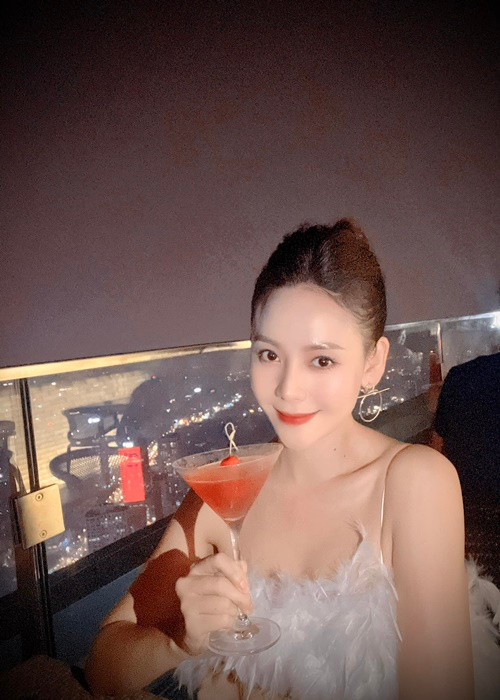 Huyền Trang sinh năm 1991, là cựu sinh viên khoa Diễn viên, Đại học Sân khấu điện ảnh (Hà Nội). Ảnh: FBNV