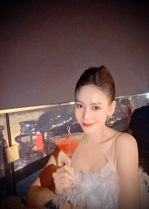 Huyền Trang sinh năm 1991, là cựu sinh viên khoa Diễn viên, Đại học Sân khấu điện ảnh (Hà Nội). Ảnh: FBNV