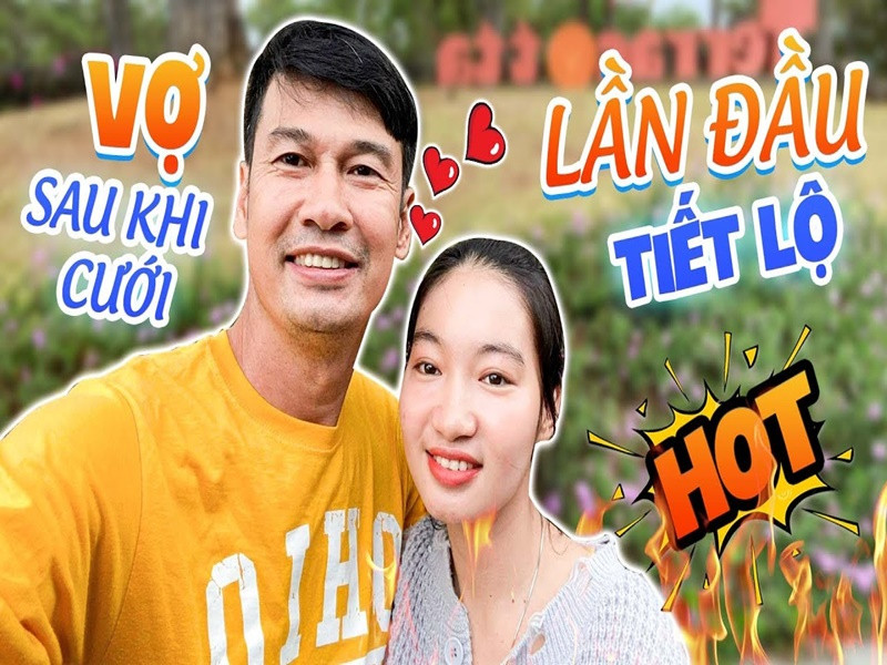 Gần đây, vợ chồng nam diễn viên thoải mái xuất hiện bên nhau. Ảnh chụp màn hình