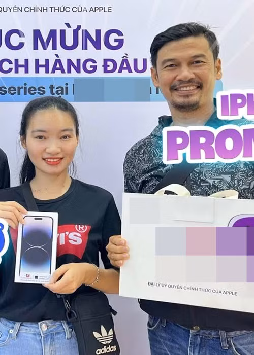 Nam diễn viên đăng tải clip đưa vợ đi mua điện thoại mới. Ảnh chụp màn hình