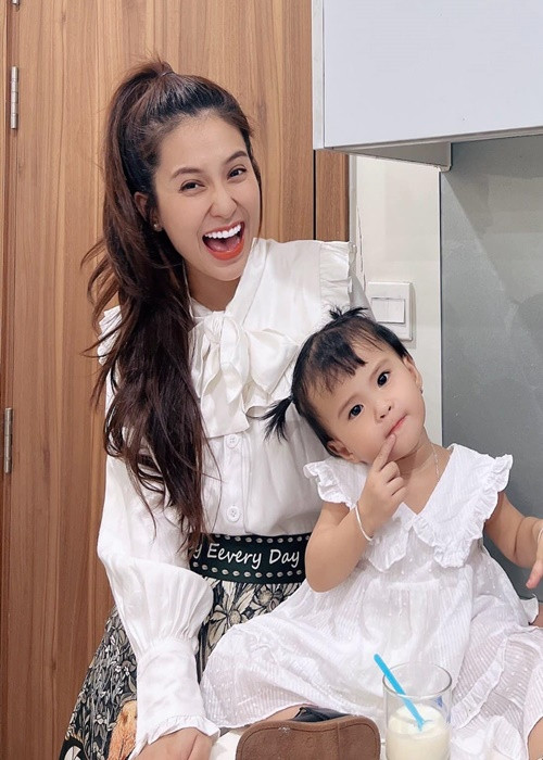 Thiên An làm nhiều công việc để nuôi con từ người mẫu ảnh, bán hàng online đến đóng phim.