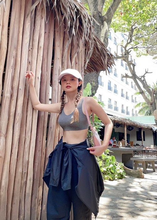 Theo hot girl Midu, tin đồn có bầu là một "lời đồn ác ý", ảnh hưởng đến cuộc sống, hoạt động nghệ thuật, uy tín của cô trước phụ huynh, sinh viên. Ảnh: FBNV