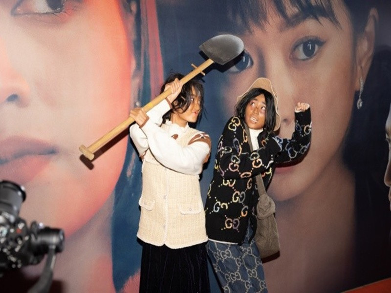 Tạo hình xấu lạ của 2 mỹ nhân Việt nhận được sự chú ý của nhiều người. Ảnh: Phụ nữ và pháp luật