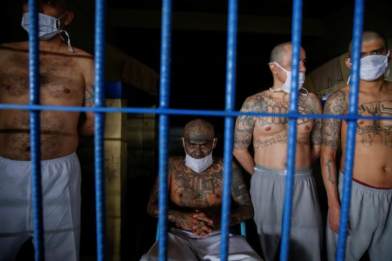 Cáo buộc (đàm phán với tội phạm băng đảng) vốn là vấn đề nhạy cảm tại El Salvador, nơi các băng đảng "khủng bố" người dân bằng các vụ tra tấn và giết hại nhiều năm qua. Nhiều quan chức của chính quyền trước đang bị truy tố với cáo buộc đàm phán với tội phạm băng đảng. 