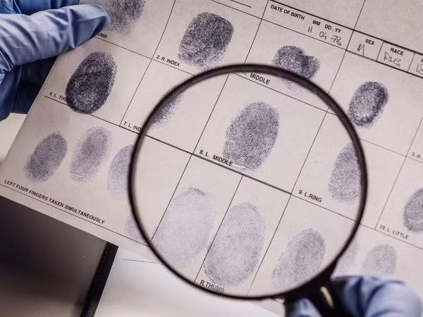 Mary Schais được tìm thấy tử vong tại Spring Brook Township, bang Minnesota, vào năm 1974, với 15 nhát dao trên cơ thể. Cảnh sát nghi ngờ rằng cái chết của cô có thể là do Randall Woodfield, người được biết đến với biệt danh "Sát thủ I-5". Bị cho là liên quan đến 44 vụ giết người, song Woodfield chỉ từng thừa nhận một vụ án và đang thụ án 90 năm tù.