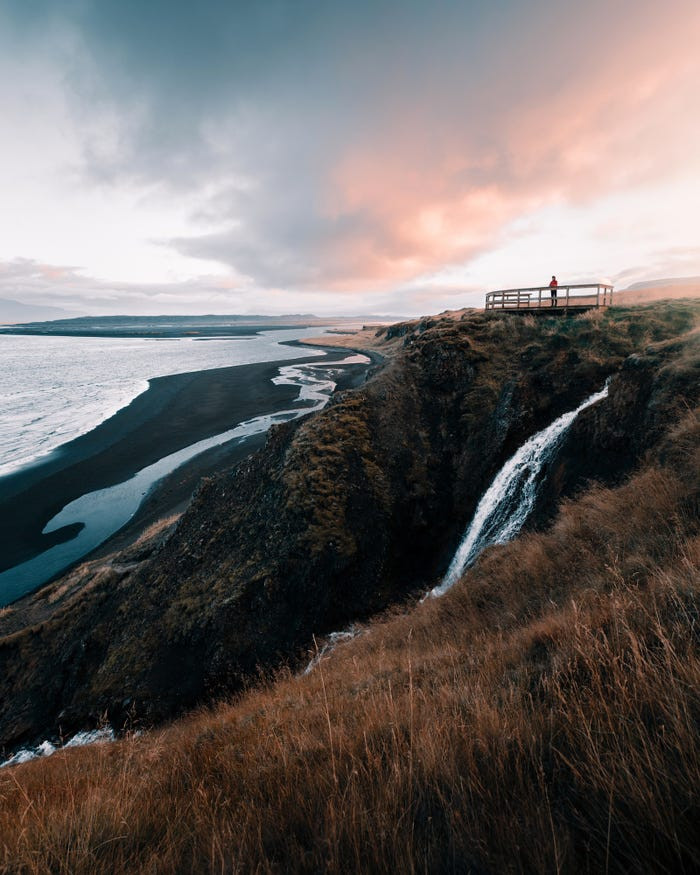 Cảnh hoàng hôn trên bãi biển ở Iceland do Zanotti ghi lại.