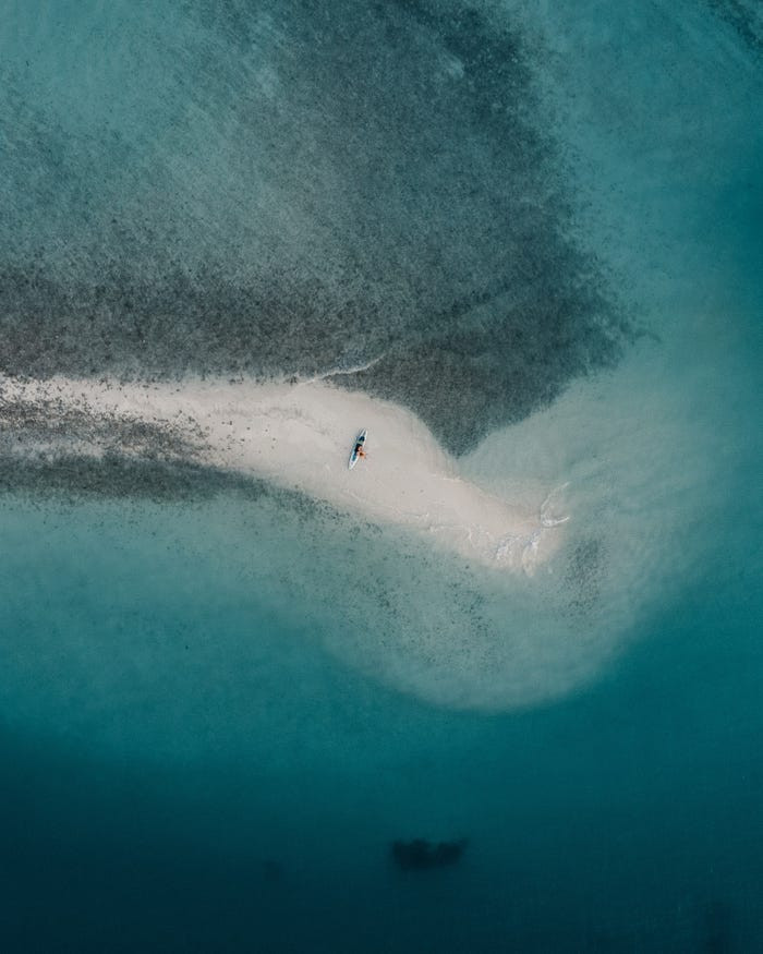 Ảnh chụp từ trên cao một địa điểm ở Maldives. "Khoảnh khắc tuyệt vời", Ronan Le Maire chia sẻ.