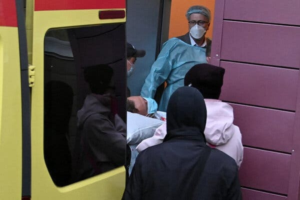 Bac si Duc thua nhan chinh nguoi Nga da cuu song ong Navalny