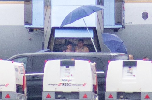 Vua Thai an xa cho hoang quy phi bi phe truat, dua den Duc?