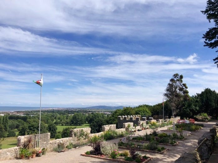 Lloyd Hesketh để lại tòa lâu đài cho con trai của ông, Robert Bamford-Hesketh - người sau đó chuyển đến sống cùng vợ, Ellen. Vợ chồng Robert sau đó tiếp tục mở rộng khuôn viên của lâu đài, với các khu vườn và nhà thờ.