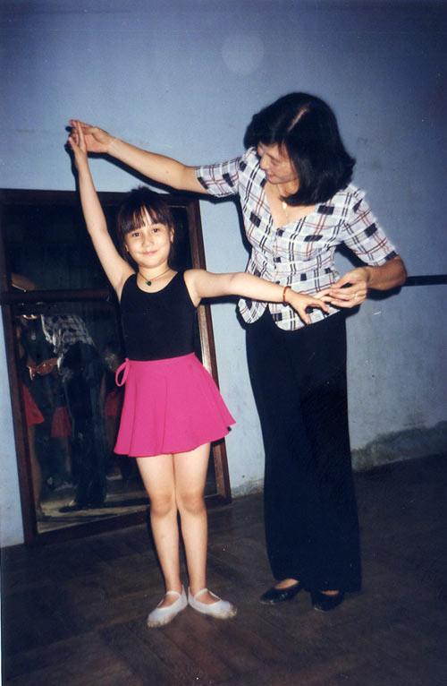 Diem My 9x bi “dao xoi” loat anh cu dung canh sao than tuong-Hinh-11