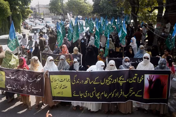 Be gai 5 tuoi bi cuong hiep roi thieu song