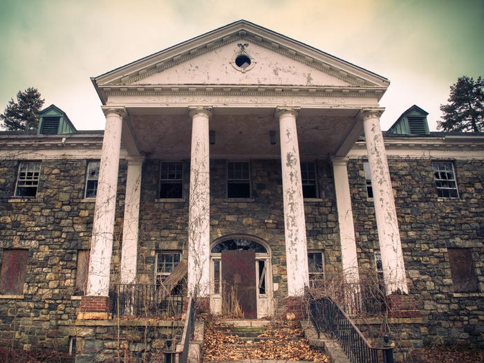 Làng Letchworth ở Thiells (New York), trước đây là một trại tâm thần, đã rơi vào tình trạng hư hỏng hoàn toàn.