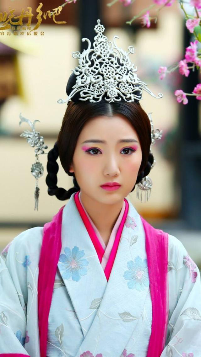 6 tuoi nhap cung lam Hoang hau, 15 tuoi tro thanh Thai hau