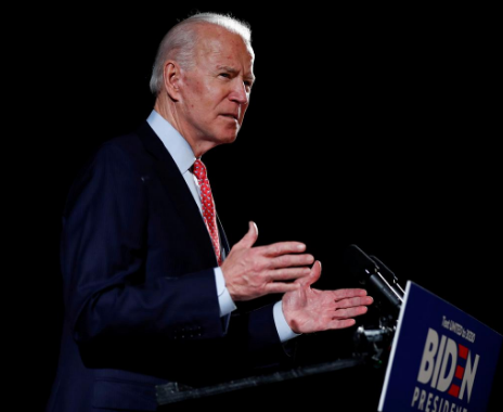 Hồi tháng 8/2020, cựu Phó Tổng thống Joe Biden cho biết ông sẽ sớm tổ chức các chiến dịch vận động tranh cử trực tiếp tại các bang chiến địa. Theo đó, ông Biden cho biết sẽ tới các bang Wisconsin, Minnesota, Pennsylvania, Arizona, song ông khẳng định sẽ thực hiện kế hoạch này một cách có trách nhiệm trong bối cảnh dịch bệnh COVID-19 vẫn hoành hành. Ảnh: Reuters.