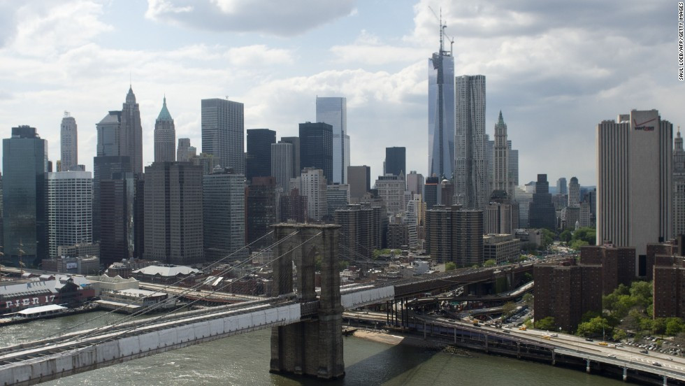 Sau khi hoàn thành, Tháp Tự do khi đó là tòa nhà cao nhất nước Mỹ, với độ cao trên 541 mét và là một trong những tòa nhà cao nhất thế giới. Ảnh: CNN.