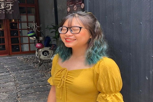 Nu sinh gianh hoc bong nho bai luan ve nhuom toc