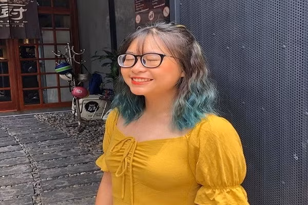 Nu sinh gianh hoc bong nho bai luan ve nhuom toc