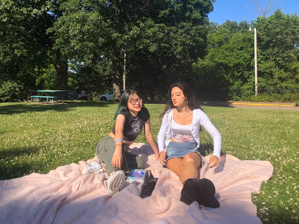 Nu sinh gianh hoc bong nho bai luan ve nhuom toc-Hinh-2