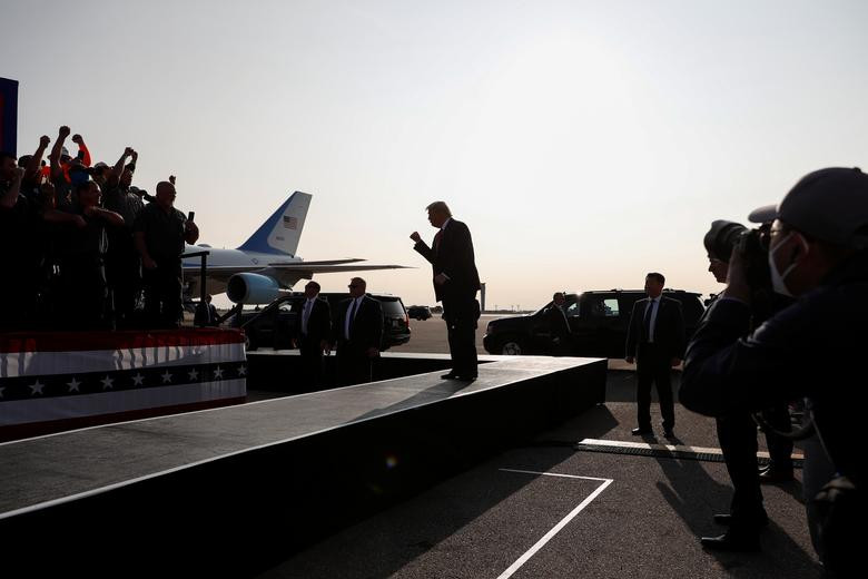 Tổng thống Trump cho biết, ông sẽ công bố ứng cử viên thay bà Ginsburg vào ngày 26 hoặc 27/9, cũng như sẽ đề cử và bổ nhiệm hơn 300 thẩm phán liên bang và 3 thẩm phán Tòa án Tối cao vào cuối nhiệm kỳ hiện tại.