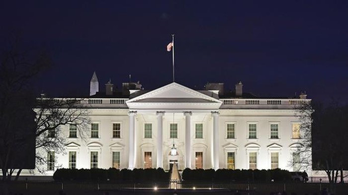 Gần đây nhất, ngày 19/9/2020, trong quá trình kiểm tra bao thư đề tên người nhận là Tổng thống Donald Trump tại một trung tâm thư tín chính phủ, lực lượng an ninh Mỹ phát hiện chất độc ricin trong phong bì thư gửi tới Nhà Trắng này. Ảnh: TS.