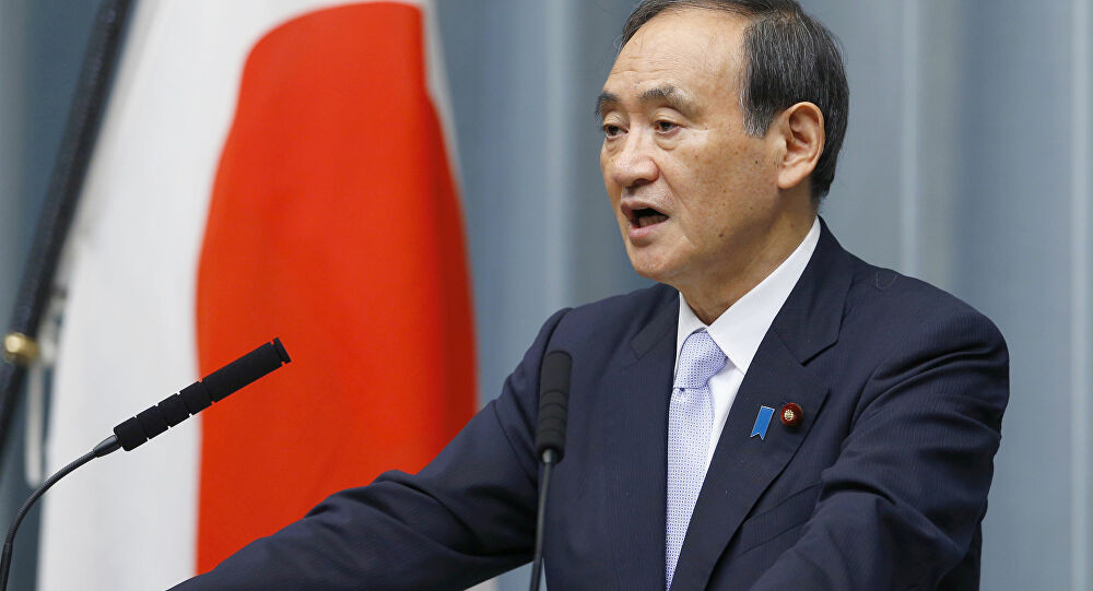 Ông Suga từng giữ chức Bộ trưởng Nội vụ và Truyền thông trong nội các của Thủ tướng Shinzo Abe trong khoảng thời gian 2006–2007. Ông là một trong số các đồng minh đã thúc đẩy ông Abe tái tranh cử năm 2012. Ảnh: Sputnik.