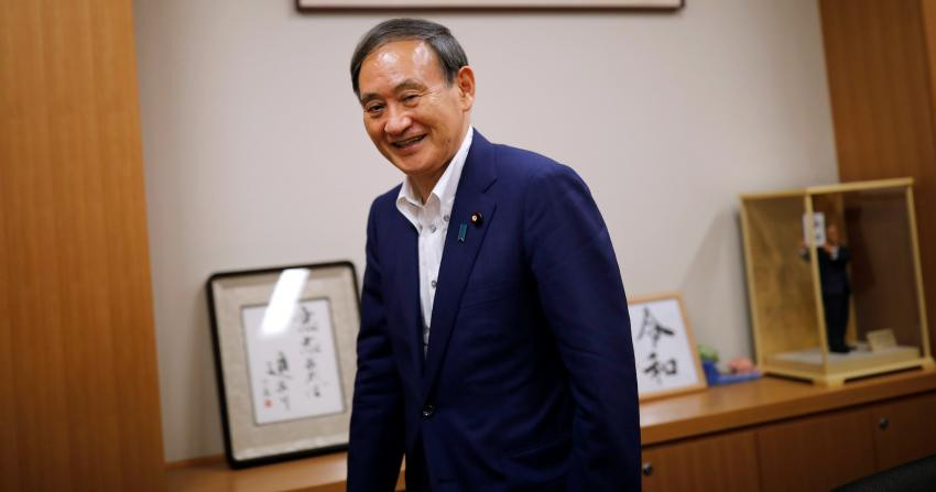 Ông Suga từng đi làm thêm tại nhà máy sản xuất bìa cứng và chợ cá Tsukiji để kiếm tiền học đại học. Năm 1973, ông tốt nghiệp trường Đại học Hosei. Ảnh: JT.