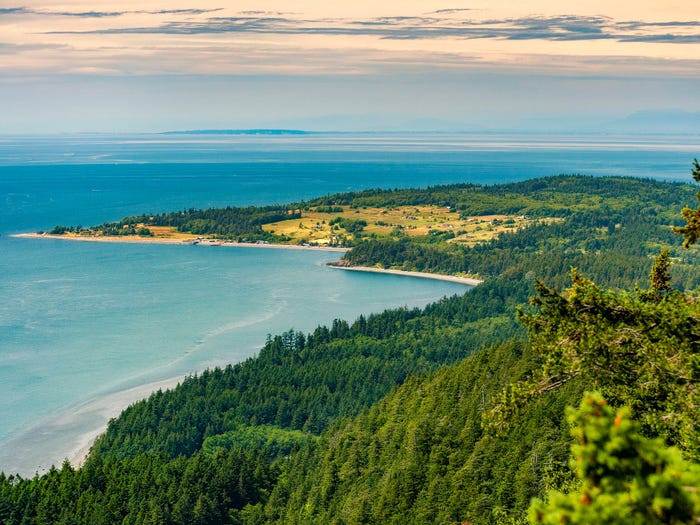 Quần đảo San Juan ở Washington có những hoạt động ngoài trời cho du khách tham gia như chèo thuyền, câu cá. Du khách cũng có thể tham quan nhà máy bia và vườn nho trên quần đảo này.