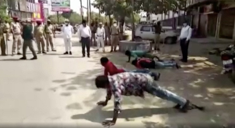 hay hình phạt chống đẩy. Ảnh: Twitter.