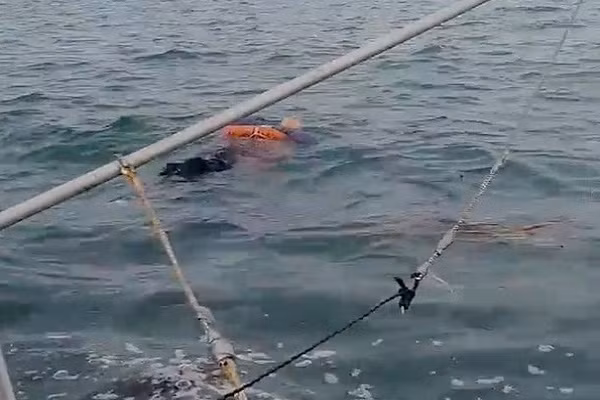 Nguoi phu nu mat tich hai nam...duoc tim thay con song giua bien