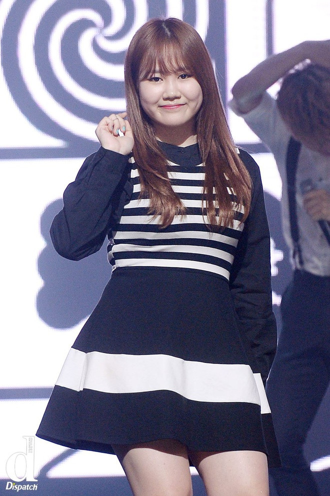 Jamie (tên thật Park Jimin) được biết đến khi là người chiến thắng mùa đầu tiên K-Pop Star. Thời gian đầu ra mắt, Jamie theo đuổi phong cách dễ thương, nữ tính. Khuôn mặt tròn cùng vóc dáng có phần mũm mĩm của cô không để lại nhiều dấu ấn cho khán giả. Tuy nhiên, sau khi rời khỏi JYP, nữ thần tượng thay đổi phong cách ăn mặc, chuộng quần áo ngắn, ôm sát cơ thể. Ảnh: Dispatch, Allkpop.