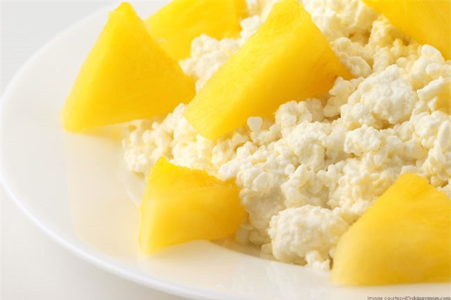 Phô mai tươi: Phô mai tươi cũng là một trong số những thực phẩm tốt nhất cho quá trình phát triển cơ bắp. Chỉ 500ml phô mai tươi có thể chứa tới 28g protein. Phô mai tươi còn là sự kết hợp của các protein tiêu hóa nhanh và chậm, nhờ đó giúp bạn thỏa mãn cơn đói.