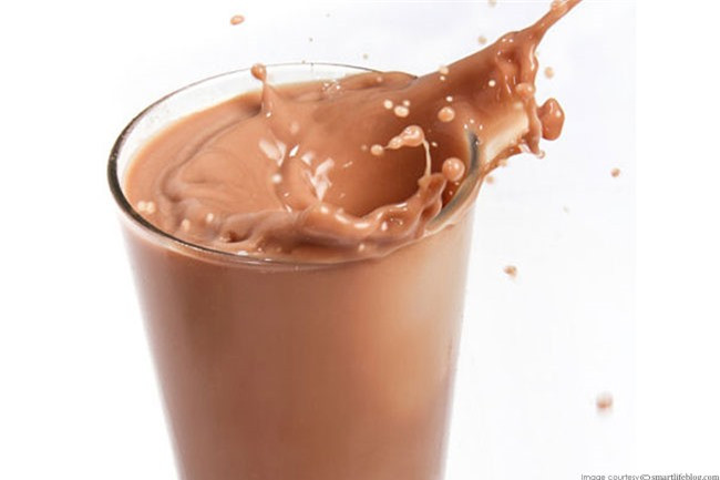 Sữa chocolate: Nghiên cứu cho thấy sữa chocolate có hiệu quả tương đương thức uống năng lượng trong việc cải thiện hiệu quả tập luyện và tăng sức bền. Sữa chocolate còn giúp bạn phát triển thêm cơ bắp mới.