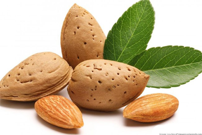 Hạnh nhân: Hạnh nhân là một nguồn protein và chất béo dồi dào, nhưng vitamin E mới là nhân tố có lợi nhất đối với quá trình phát triển cơ bắp. Chất chống oxy hóa mạnh mẽ này giúp chống lại các gốc tự do và giúp hồi sức nhanh hơn sau khi tập luyện.