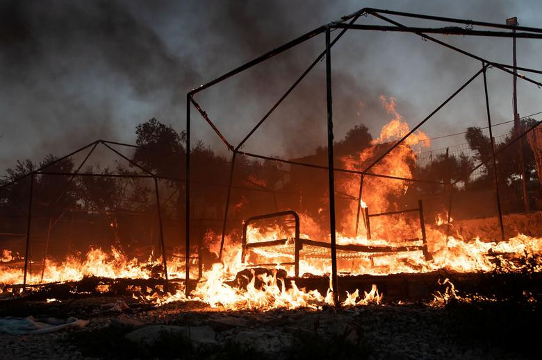 "Trại Moria, nơi có hơn 12.000 di dân sinh sống, có lẽ đã bị phá hủy hoàn toàn", một quan chức Hy Lạp cho hay.