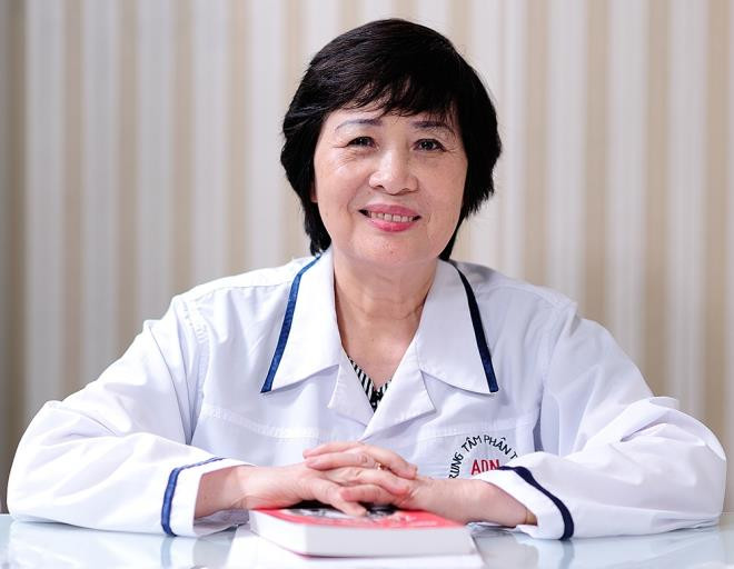 Chuyen hy huu: Hai nguoi dan ong tranh lam bo mot dua tre