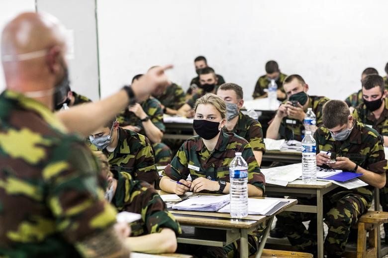 Trong một buổi học.