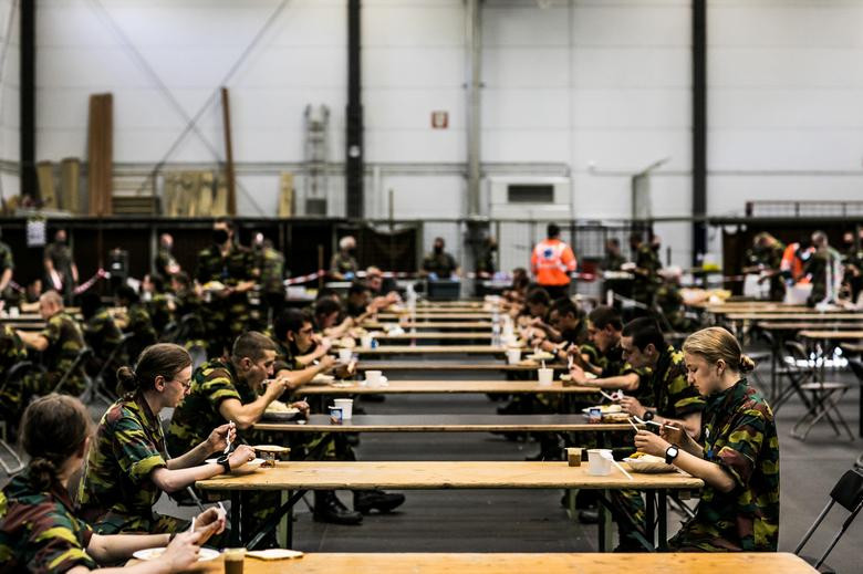 Do ảnh hưởng của dịch COVID-19, các học viên đều phải đeo khẩu trang và thực hiện quy tắc giãn cách xã hội khi tham gia huấn luyện.