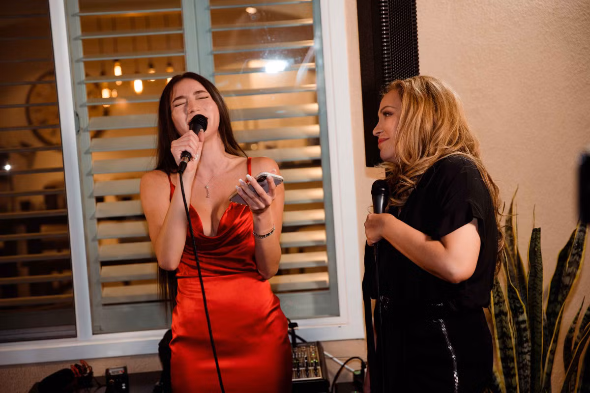 Khi được hỏi về việc có muốn con gái theo nghệ thuật, Thanh Hà chia sẻ: “Cũng vừa là có mà cũng vừa là không. Trước mắt, Thanh Hà muốn con gái sẽ hoàn tất việc học tập trong trường. Sau đó, hai mẹ con sẽ có một buổi nói chuyện để phân tích những điểm thuận lợi và hạn chế trong các công việc. Thanh Hà sẽ để Bella tự quyết định sự nghiệp của mình”.