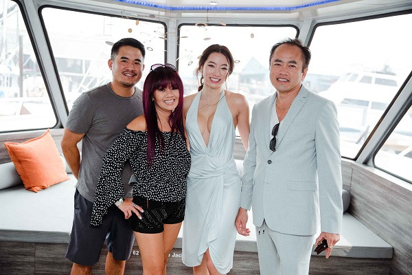 Sinh nhật năm nay của Isabella đặc biệt có sự tham gia của bố ruột và các cô. Thanh Hà chia sẻ: “Hơn 6 năm nay, gia đình không tổ chức cho Bella (tên thân mật của Isabella) để dành cho dịp đặc biệt tuổi 21 của con gái”.