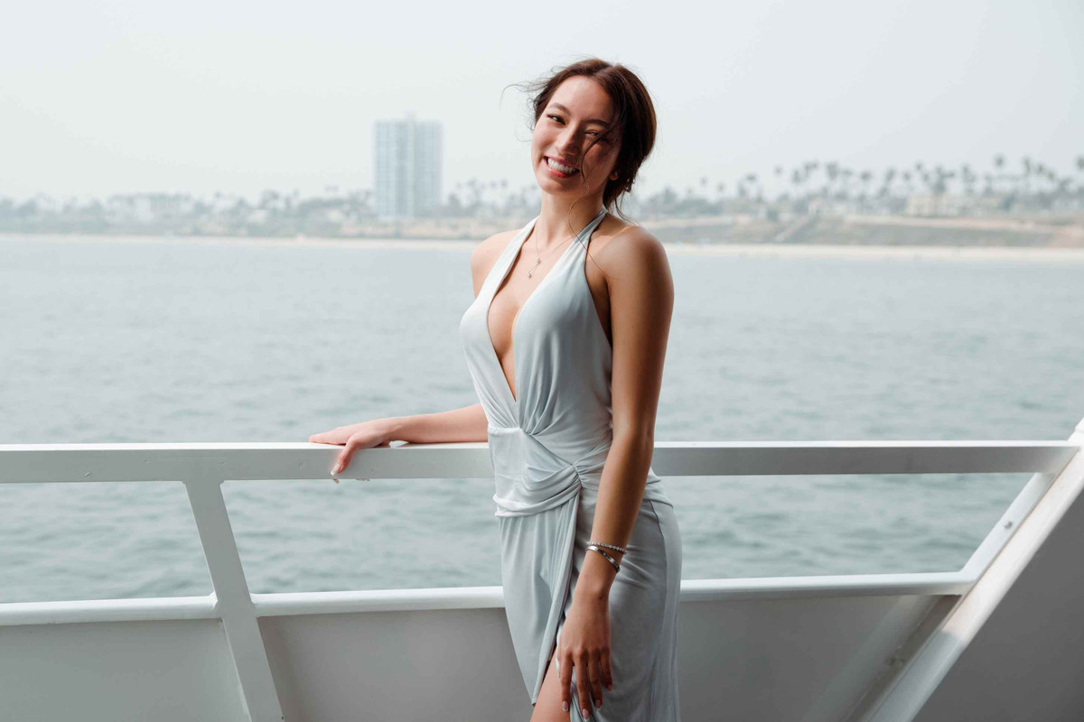 Dù xuất hiện không nhiều nhưng Bella nhanh chóng gây được ấn tượng với người xem bởi vẻ ngoài xinh xắn y như mẹ thời thanh xuân. Một tài khoản bình luận: “Con gái của cô xinh quá, nói được vài câu tiếng Việt dễ thương ghê", “Đúng là mẹ nào con nấy, đẹp quá trời luôn".