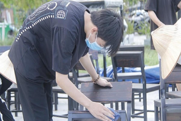 Đà Nẵng: Nhà hàng dọn dẹp chờ đón khách sau thời gian dài chống dịch Da Nang: Nha hang don dep cho don khach sau thoi gian dai chong dich