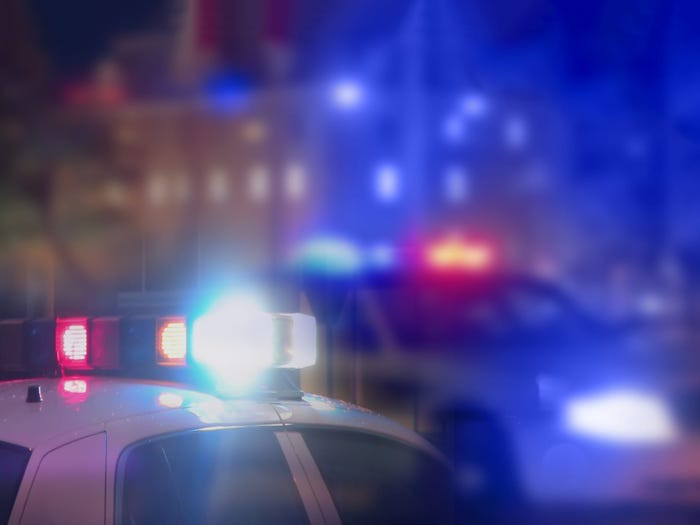 Sau một ngày làm việc vào năm 2012, Vanessa "Honey" Malone, khi đó 18 tuổi, nói với mẹ, bà Flora, rằng cô đến thăm căn hộ của bạn ở Stone Mountain, bang Georgia. Không lâu sau, Flora nghe thấy tiếng súng từ một khu chung cư gần đó và gọi điện hỏi Vanessa xem cô có ổn không nhưng cô không bắt máy. Hai người bạn ở căn hộ nơi Vanessa bị giết, cho biết họ là nạn nhân của vụ cướp có vũ trang, đã bị trói và nhốt trong phòng tắm.