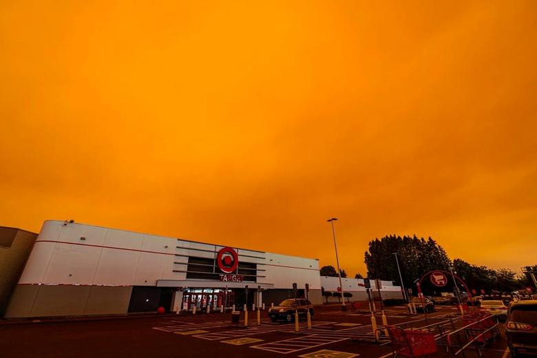 Khói dày trên bầu trời thành phố Salem, bang Oregon, hôm 8/9.