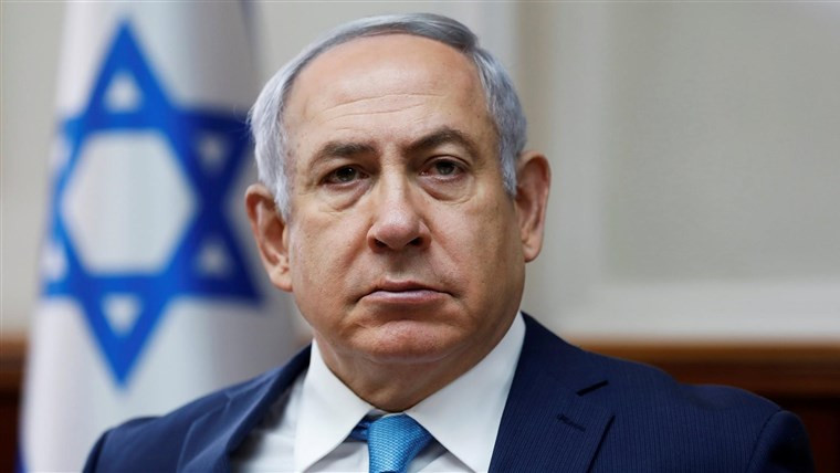 Thủ tướng Netanyahu cho biết các viện trưởng đã đưa ra "báo động đỏ" về tình trạng quá tải của hệ thống y tế nước này. Các cơ sở chăm sóc khỏe có thể sẽ "vỡ trận" nếu số ca mắc COVID-19 tiếp tục tăng. Ảnh: NBC News.